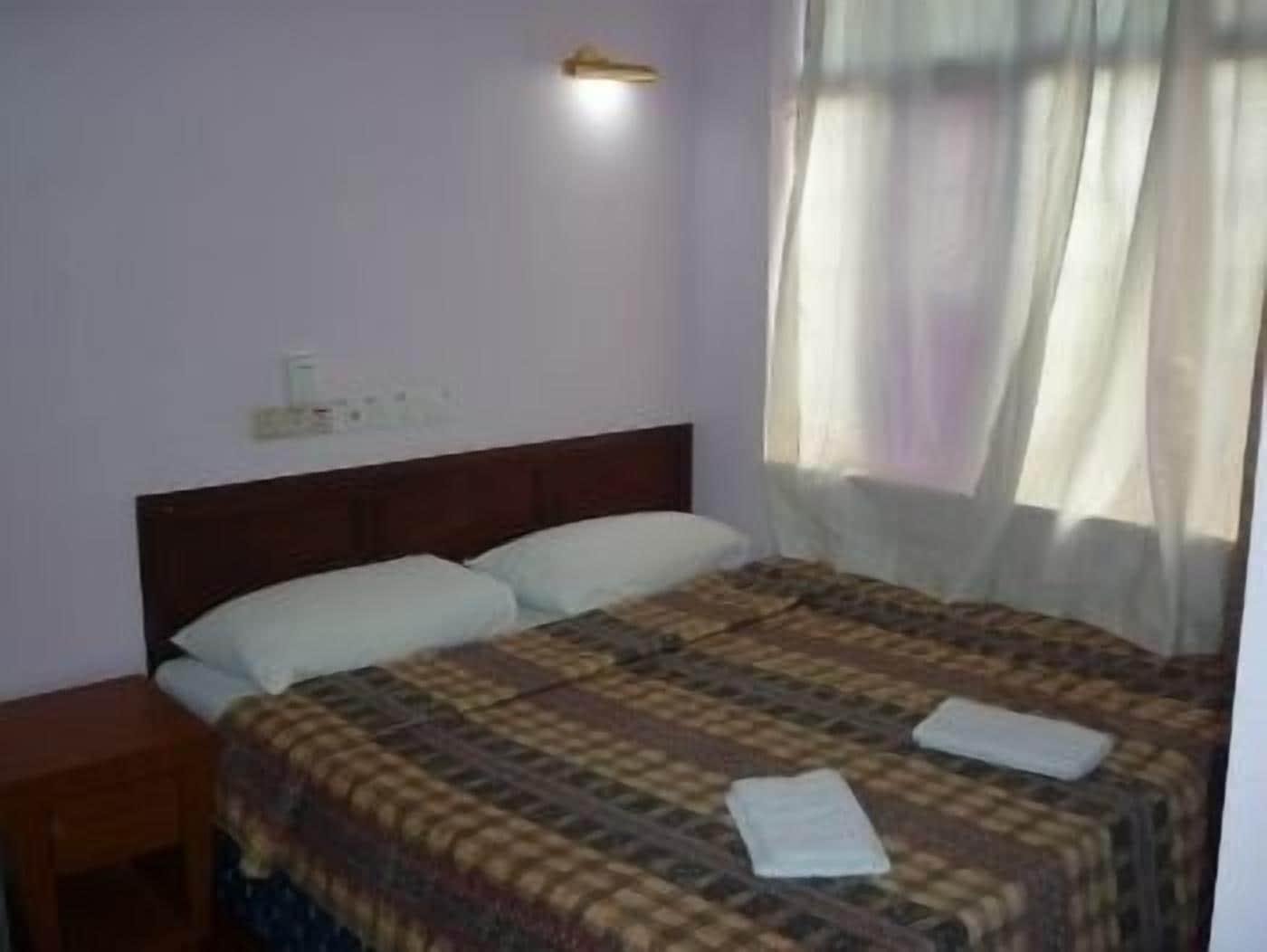 J &J Hotel Κότα Κιναμπαλού Εξωτερικό φωτογραφία