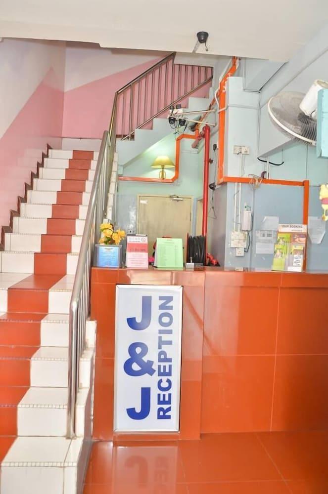 J &J Hotel Κότα Κιναμπαλού Εξωτερικό φωτογραφία
