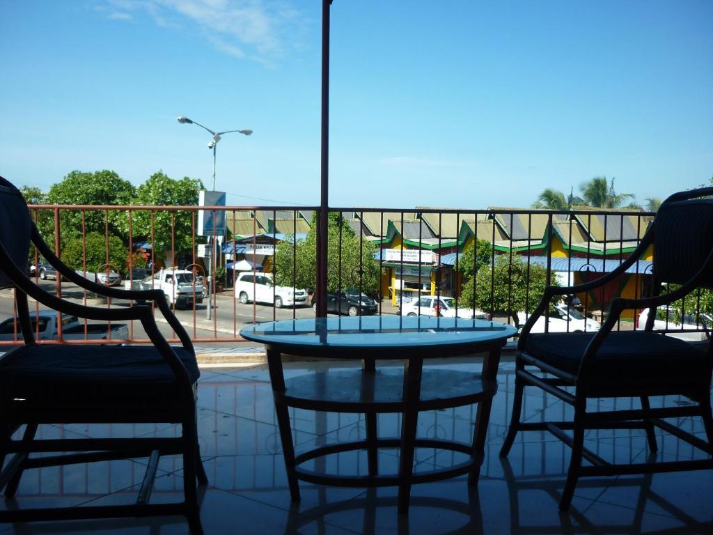 J &J Hotel Κότα Κιναμπαλού Εξωτερικό φωτογραφία
