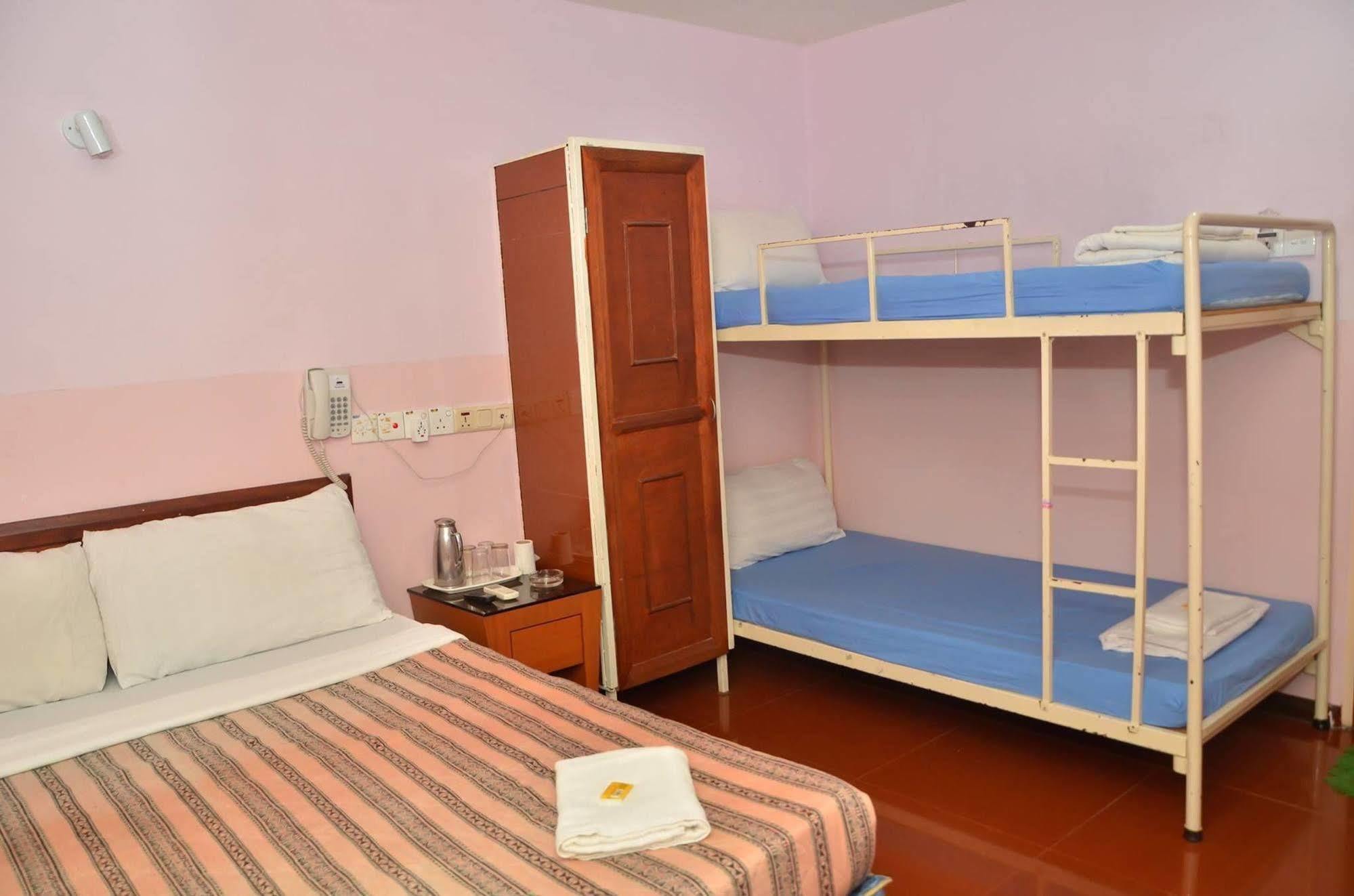 J &J Hotel Κότα Κιναμπαλού Εξωτερικό φωτογραφία